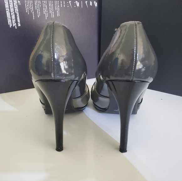 Black/Gray Heels - Picture 5 of 5